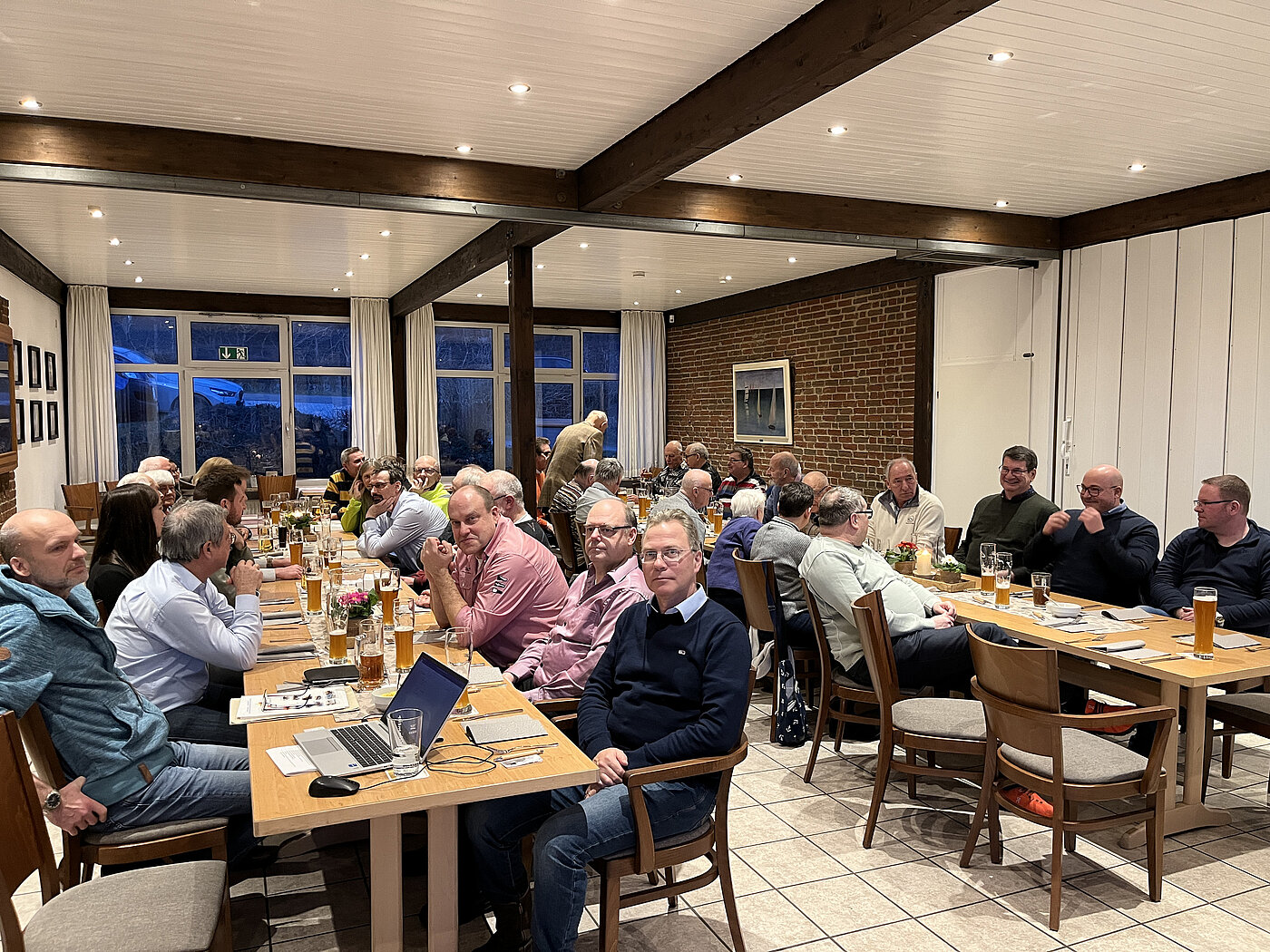 Gruenkohlessen_der_StOGrp_Eckernfoerde Die Runde der Gäste im Saal Gruenkohlessen_der_StOGrp_Eckernfoerde