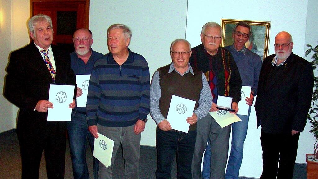 Jahresversammlung der VBB-Standortgruppe Bremen Die Geehrten, von links nach rechts - Herr Buchfink, Herr Reincken, Herr Nistler, Herr Tülp, Herr Kowalk, Herr Hellmann, Herr Nowotny
Jahresversammlung der VBB-Standortgruppe Bremen