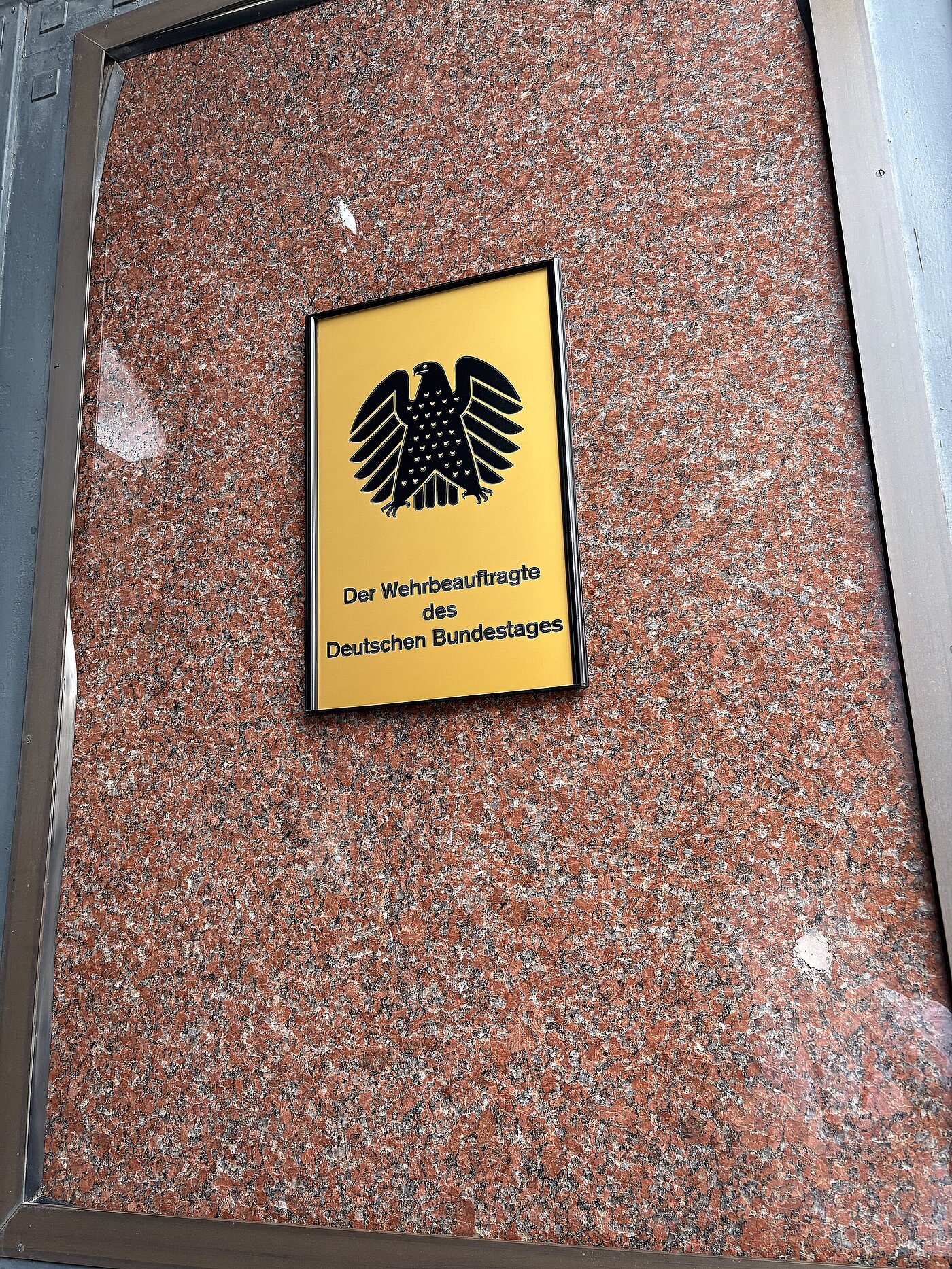 Türschild am Eingang