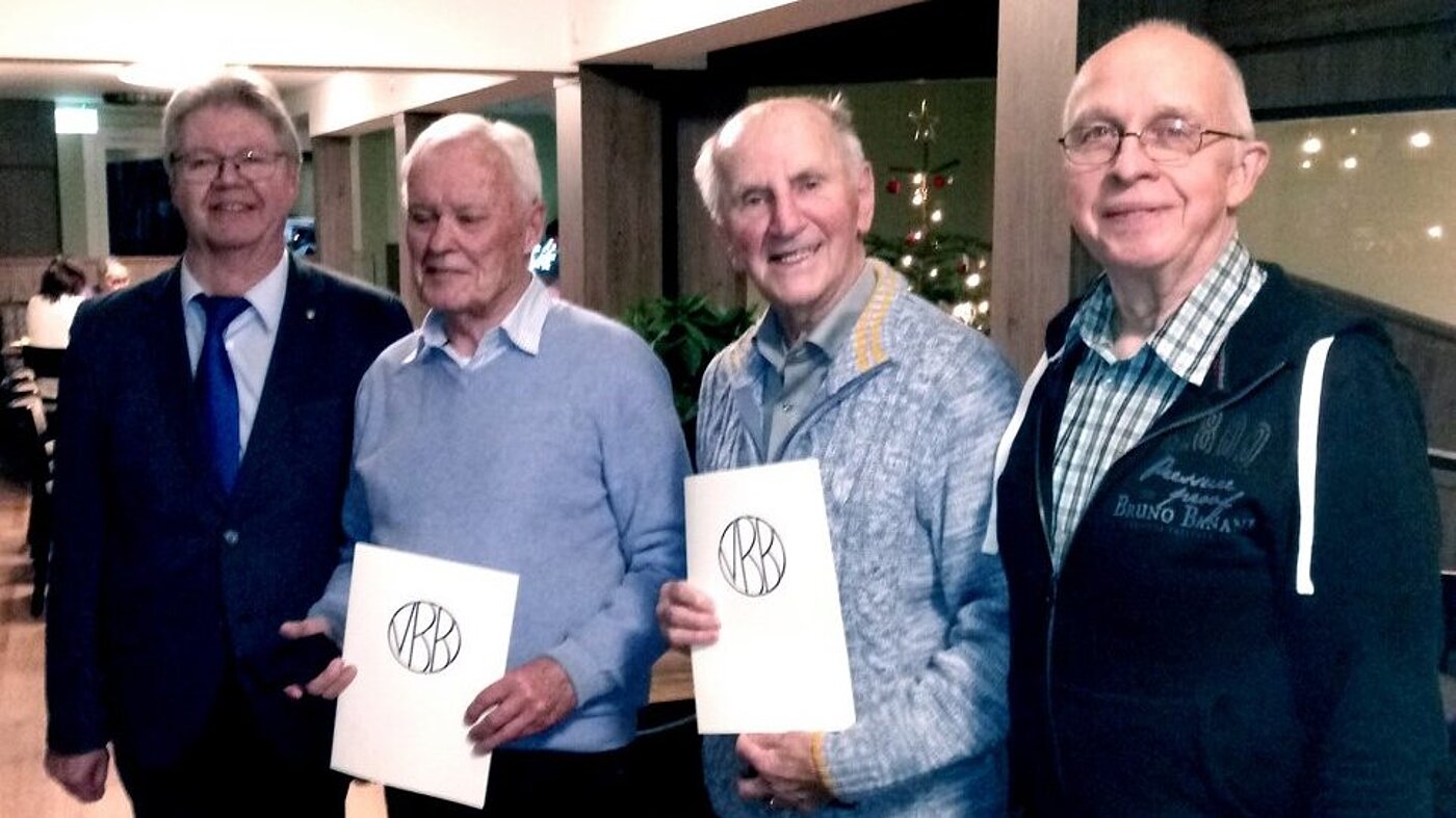 20230124_Bereich_I_Foto_Ehrung_IZ_Sbosny_Leusch Peter Maschmeyer, Manfred Sbosny, Harri Leusch, Holger Bähr (v.l.n.r.) 20230124_Bereich_I_Foto_Ehrung_IZ_Sbosny_Leusch
