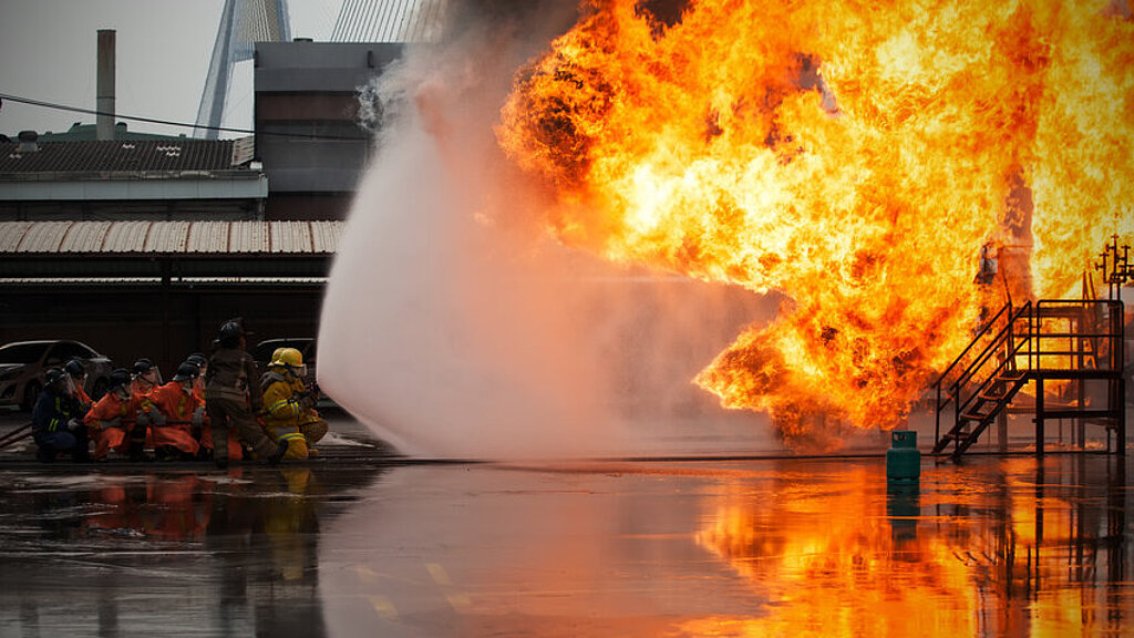 FeuerwehrAusbildung Fotolia c sanchairat