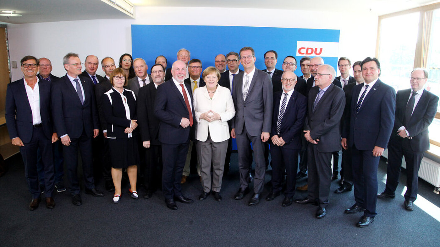 CDA-dbb-AG mit der Bundeskanzlerin Dr. Angela Merkel MdB CDA-dbb-AG mit der Bundeskanzlerin Dr. Angela Merkel MdB
