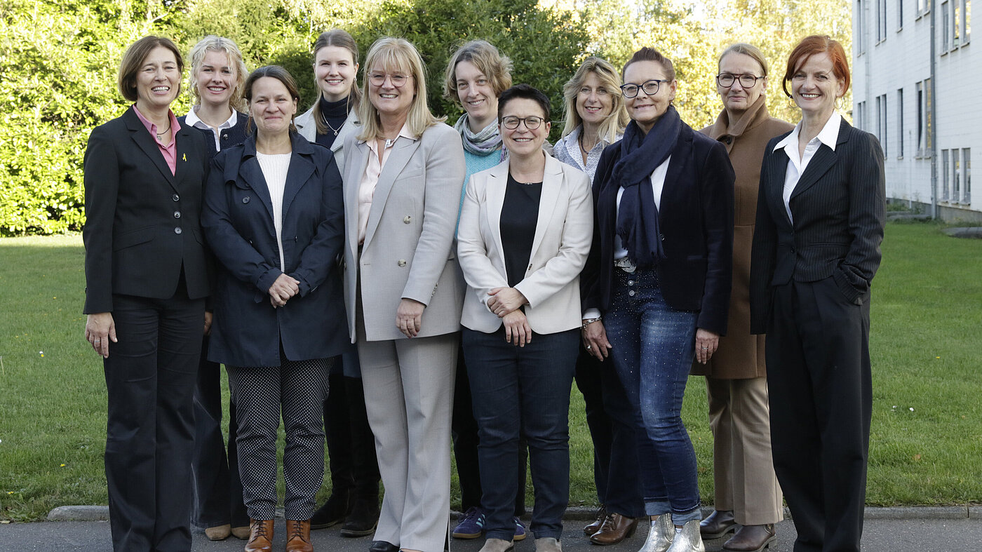 Teilnehmerinnen des VBB Frauenseminars in Bonn mit Referentin Anette Rüth (rechts) am 30.Oktober 2025 Teilnehmerinnen des VBB Frauenseminars in Bonn mit Referentin Anette Rüth (rechts) am 30.Oktober 2025 Teilnehmerinnen des VBB Frauenseminars in Bonn mit Referentin Anette Rüth (rechts) am 30.Oktober 2025