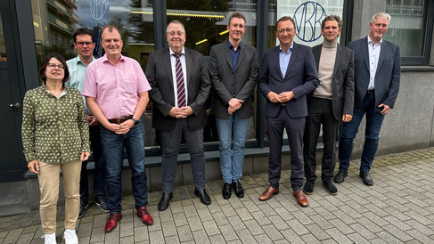 Teile des Bereichsvorstands Bereich IX mit den beiden Abgeordneten, v.l.n.R. Michaela Struwe, Steffen Hartmann, Frank Bartz, Klaus Schütte, Marc Muth, MdB Josef Oster, MdB Dr. Marlon Bröhr, Oliver Henrich