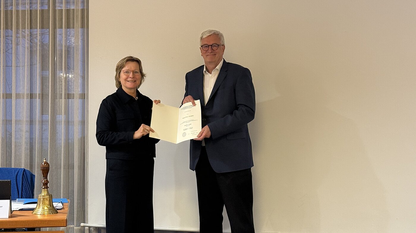Für seine Arbeit im Bundesvorstand wurde Klaus-Peter Schäfer geehrt Für seine Arbeit im Bundesvorstand wurde Klaus-Peter Schäfer geehrt Für seine Arbeit im Bundesvorstand wurde Klaus-Peter Schäfer geehrt
