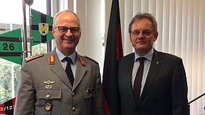 VBB im Gespräch mit dem Abteilungsleiter Personal im BMVg (AL P), Generalleutnant Zorn VBB im Gespräch mit dem Abteilungsleiter Personal im BMVg (AL P), Generalleutnant Zorn