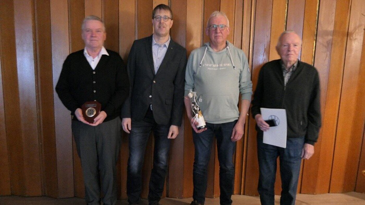 Standortgruppe_Diepholz_-_Mitgliederversammlung Kollege Johnson, Vorsitzender Kahling-Becker, Kollege Edzards und Kollege Bergfeld (von links) Standortgruppe_Diepholz_-_Mitgliederversammlung