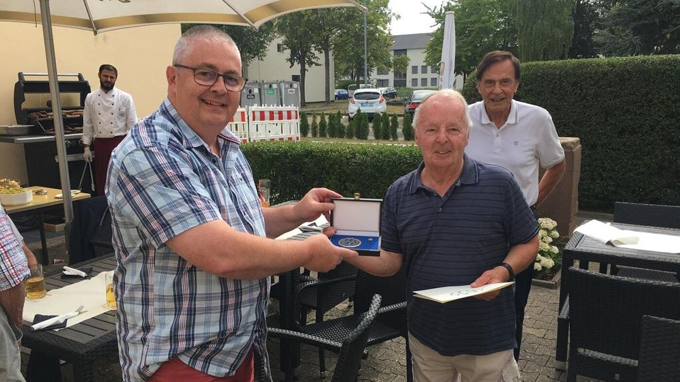 Wolfgang Roos, König Reinartz v.l.n.r. Wolfgang Roos, König. Reinartz