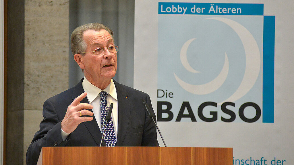 Franz Müntefering auf der Mitgliederversammlung der BAGSO Franz Müntefering auf der Mitgliederversammlung der BAGSO Franz Müntefering auf der Mitgliederversammlung der BAGSO