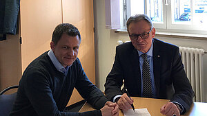 Bundesvorsitzender im Gespräch mit dem Leiter Zentrum Brandschutz, Andreas Sagurna Bundesvorsitzender im Gespräch mit dem Leiter Zentrum Brandschutz, Andreas Sagurna