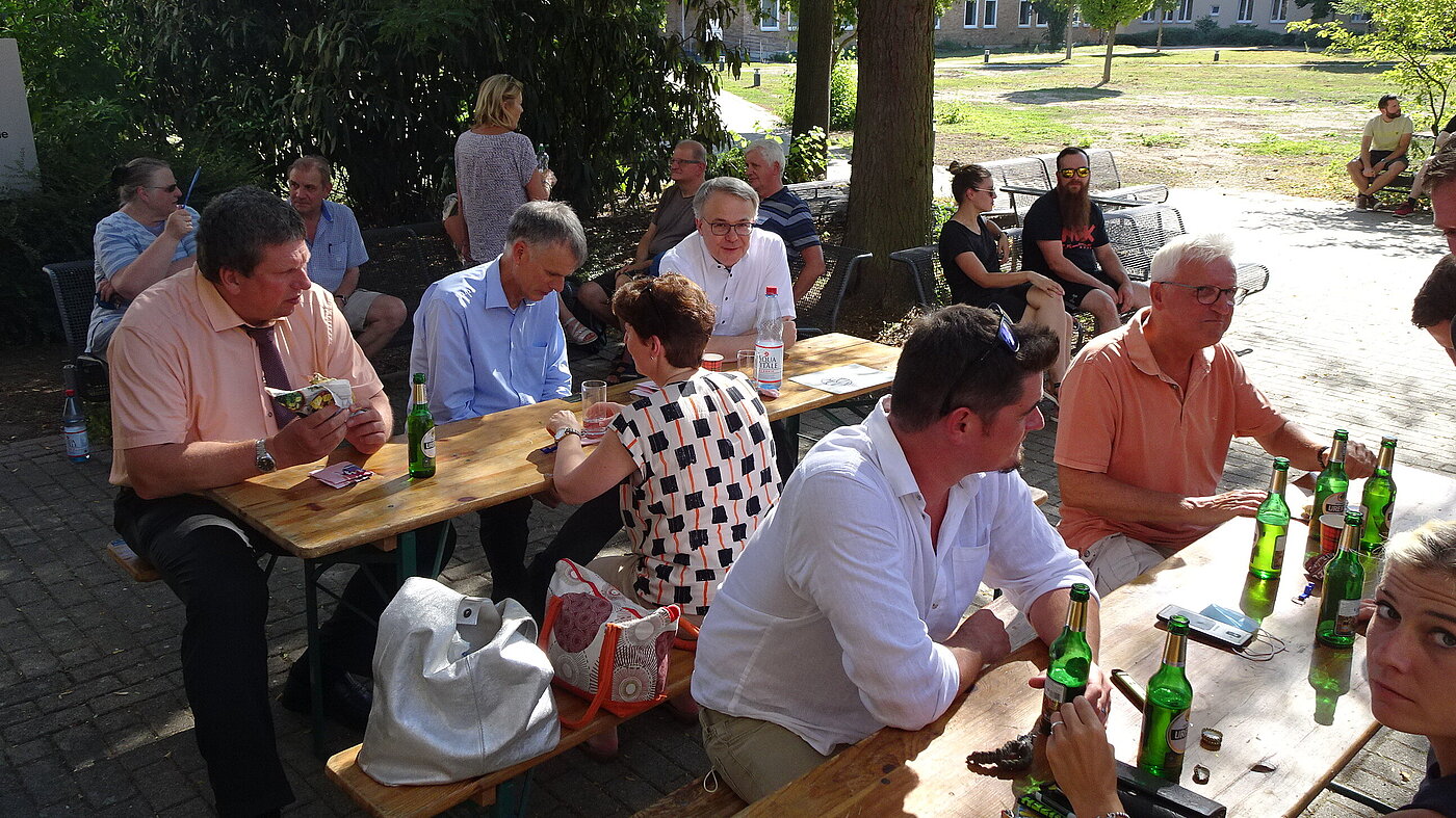 Gemütliches Beisammensein beim Grillfest