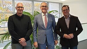 Stefan Tittes und Alexander Hess im Gespräch mit Dr. Liesenhoff Gemeinsam soll es weitergehen: Stefan Tittes, Dr. Hans Liesenhoff, Alexander Heß Stefan Tittes und Alexander Hess im Gespräch mit Dr. Liesenhoff
