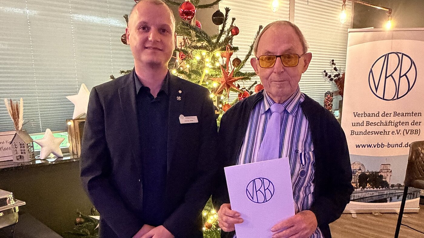 v.l.: Vorsitzender Andreas Stolte, Herr Schonhoven v.l.: Vorsitzender Andreas Stolte, Herr Schonhoven v.l.: Vorsitzender Andreas Stolte, Herr Schonhoven