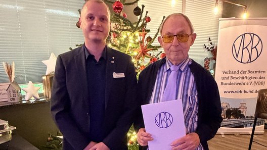 v.l.: Vorsitzender Andreas Stolte, Herr Schonhoven