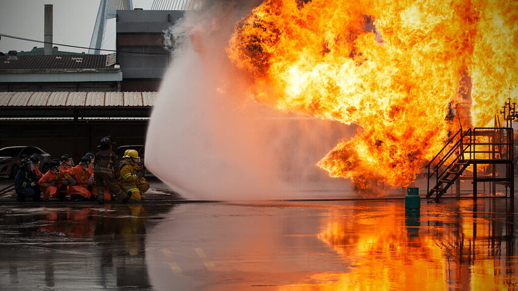 Fotolia - Foto zur Feuerwehrausbildung Fotolia - Foto zur Feuerwehrausbildung