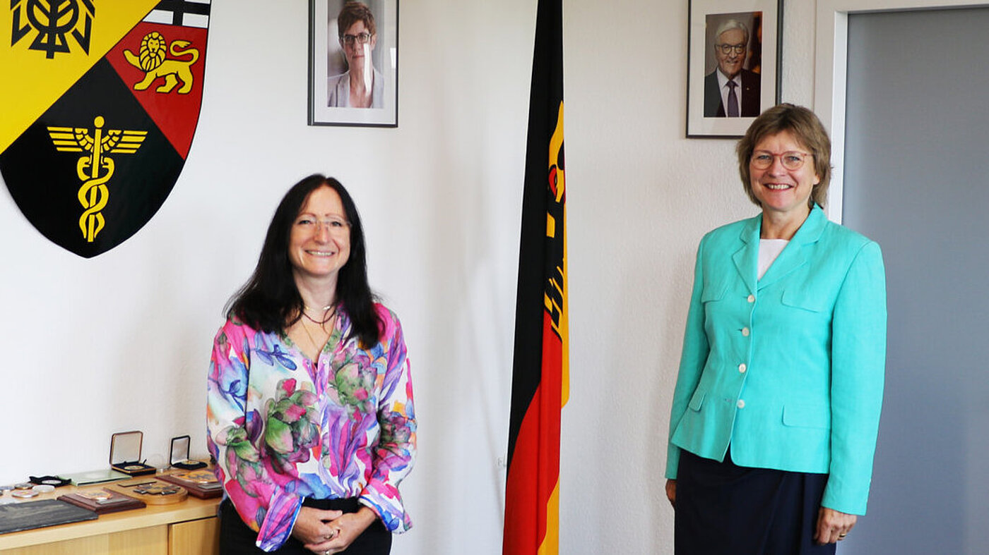 VBB Bundesvorsitzender, Imke von Bornstaedt-Küpper im Gespräch mit Präsidentin BAIUDBw, Ulrike Hauröder-Strüning - 24.08.2021 VBB Bundesvorsitzender, Imke von Bornstaedt-Küpper im Gespräch mit Präsidentin BAIUDBw, Ulrike Hauröder-Strüning - 24.08.2021
