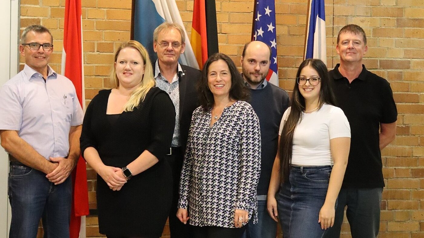 20230925_Mitgliederversammlung_StOGrp_Wuerzburg_1 Gut gelaunt zeigt sich die neu gewählte Vorstandschaft mit dem Landesvorsitzenden Breunig. 20230925_Mitgliederversammlung_StOGrp_Wuerzburg_1