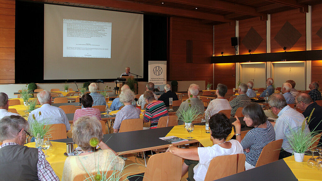 Seniorenbeirat der Stadt Koblenz zu Gast bei den VBB-Ruheständlern des Bereiches IX Professor Dr. Heinz-Günther Borck bei seinem Vortrag Seniorenbeirat der Stadt Koblenz zu Gast bei den VBB-Ruheständlern des Bereiches IX