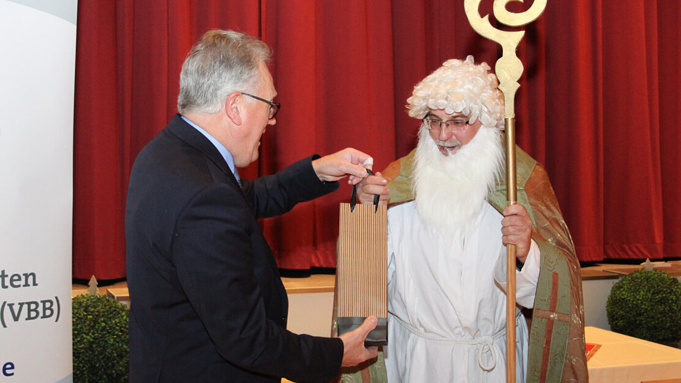 Nikolaus Jahresabschlussveranstaltung Nikolaus Jahresabschlussveranstaltung der VBB-Ruheständler Nikolaus Jahresabschlussveranstaltung der VBB-Ruheständler