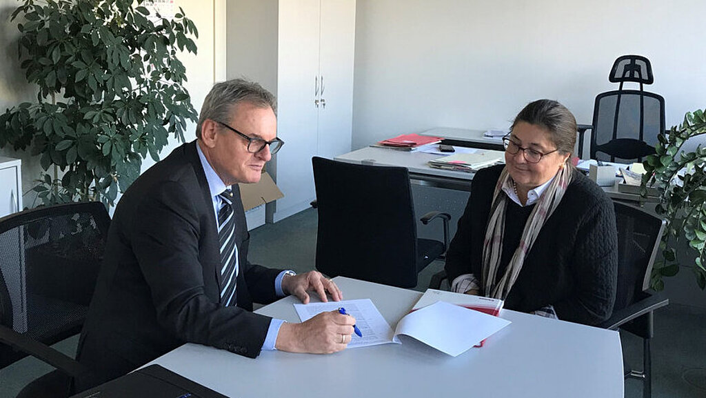 VBB-Bundesvorsitzender Wolfram Kamm im Gespräch mit Unterabteilungsleiterin III, Petra Müller VBB-Bundesvorsitzender Wolfram Kamm im Gespräch mit Unterabteilungsleiterin III, Petra Müller VBB-Bundesvorsitzender Wolfram Kamm im Gespräch mit Unterabteilungsleiterin III, Petra Müller
