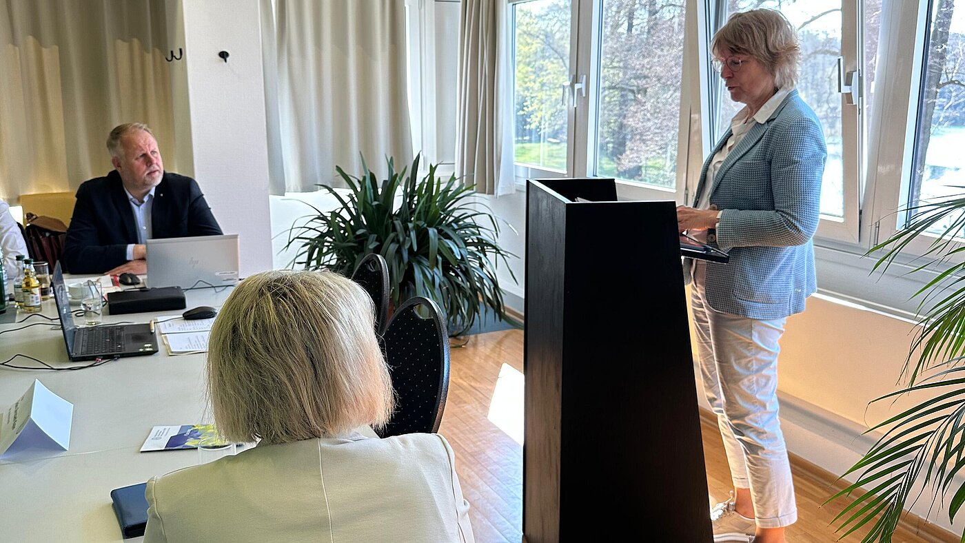 Die Bundesvorsitzende informierte über aktuelle Themen des Verbandes – Fotograf Steffen Lorenz Die Bundesvorsitzende informierte über aktuelle Themen des Verbandes Die Bundesvorsitzende informierte über aktuelle Themen des Verbandes
