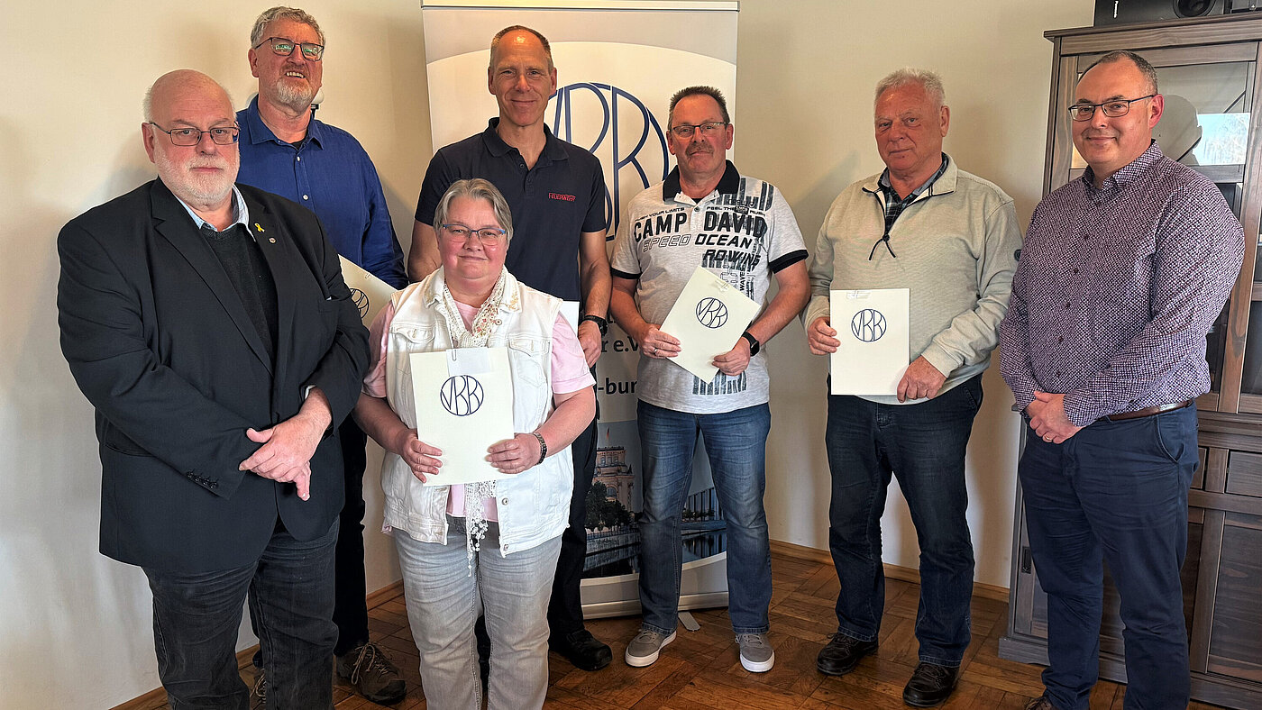 Links: Bereichsvorsitzender Karl Nowotny, die Geehrten: Veronika Gebühr, Jens Detmer-Link, Kai Dannemann, Thomas Heller, Norbert Mex, Rechts: StOGrp-Vorsitzender Wulf Knolle