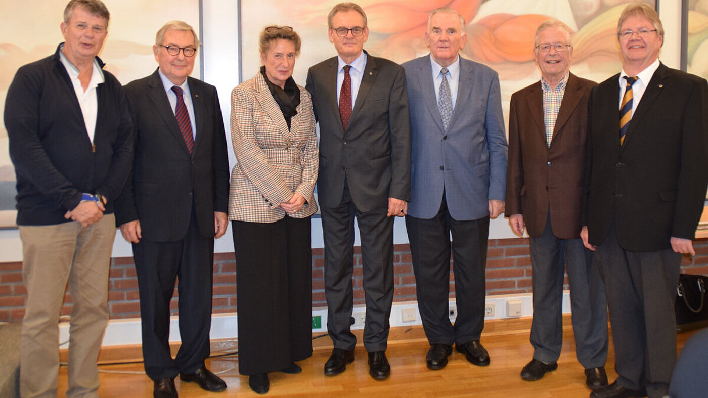 20191017_Seniorentreffen v.l.n.r. Ehrenbereichsvorsitzender Horst Triebel, Bundesseniorensprecher Martin Kammler, Bereichsvorsitzende Simone Rahn, Bundesvorsitzender Wolfram Kamm, Ehrenmitglied Johann Paulsen, Ehrenbereichsvorsitzender Heinz Pries, Ehrenbereichsvorsitzender Peter Maschmeyer 20191017_Seniorentreffen
