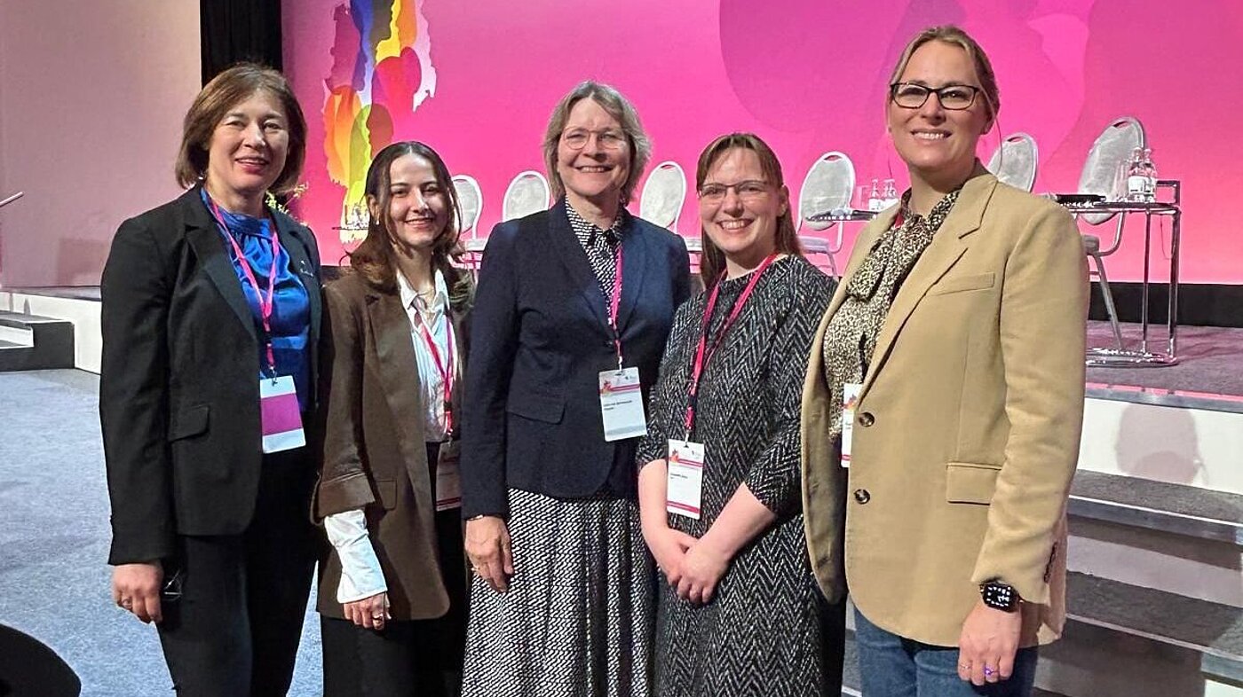 20260408bundesfrauenkongress Bundesvorsitzende des vbb Imke v. Bonstaedt-Küpper (Mitte) mit den Delegierten vbb frauen von links nach rechts: Tatjana Kharitonova-Felser, Michelle Amlung, Elisabeth Benz, Katja John 20260408bundesfrauenkongress