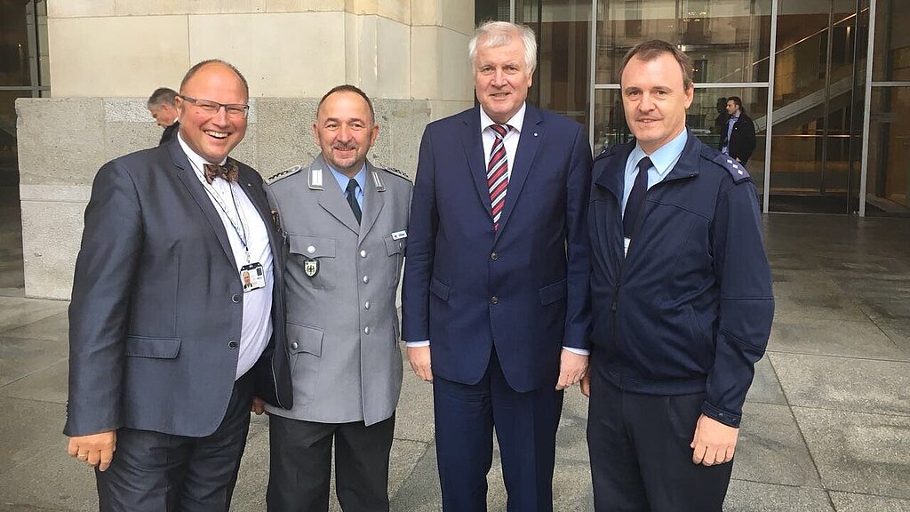 VBB Bereich VIII (BMVg) zu Besuch im Parlament VBB Bereich VIII (BMVg) zu Besuch im Parlament
