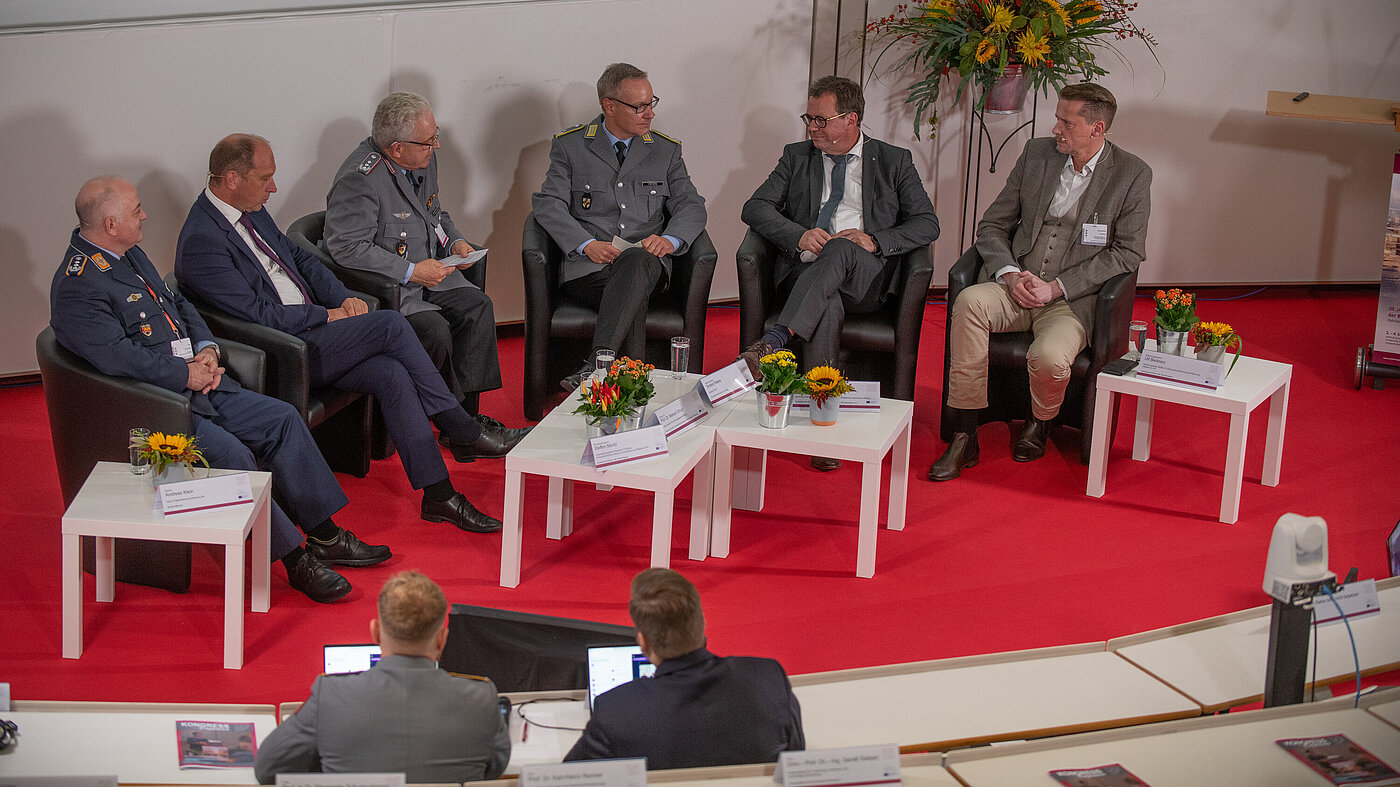 Hamburg
Helmut-Schmidt-Universität der Bundeswehr
HSU Hamburg
(Aus) Bildungskongress der Bundeswehr 2025