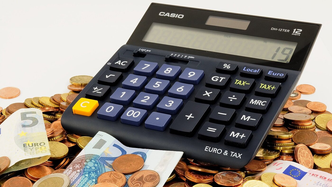 Geld und Taschenrechner Geld und Taschenrechner
