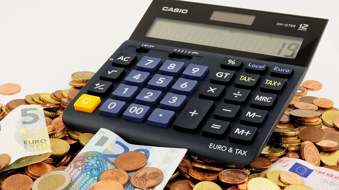 Geld und Taschenrechner Geld und Taschenrechner