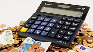 Geld und Taschenrechner Geld und Taschenrechner