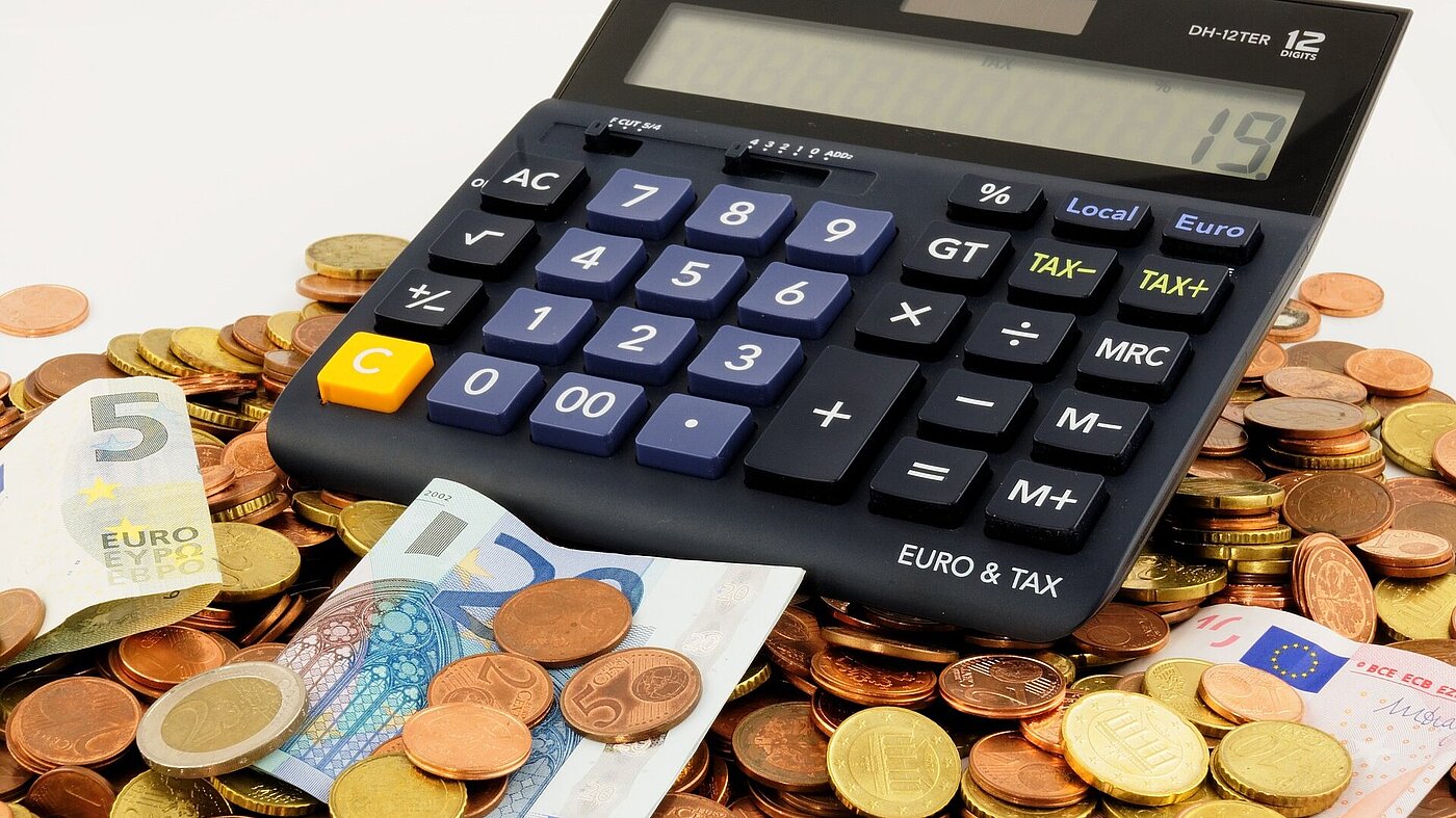 Geld und Taschenrechner Geld und Taschenrechner