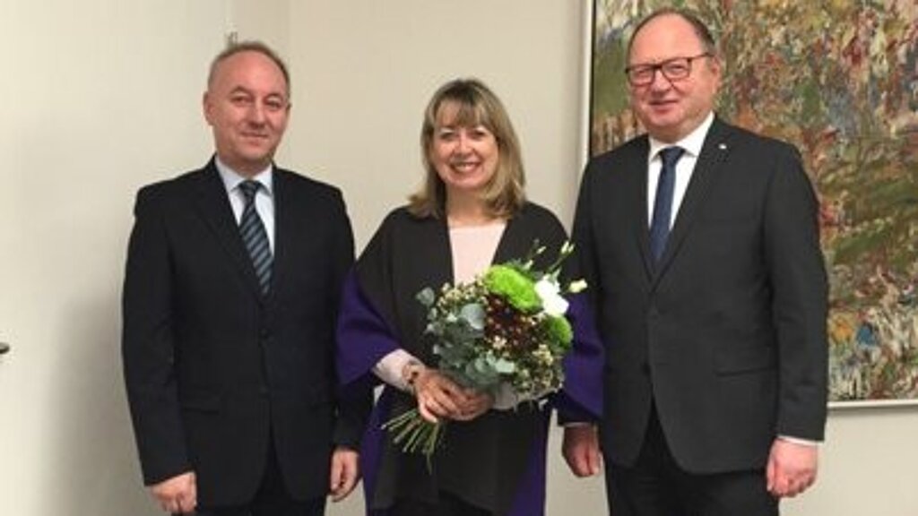 Abteilungsleiterin Alice Greyer-Wieninger mit den Vertretern der Berufsverbände Abteilungsleiterin Alice Greyer-Wieninger mit den Vertretern der Berufsverbände Christoph Harke und Steffen Espig Abteilungsleiterin Alice Greyer-Wieninger mit den Vertretern der Berufsverbände Christoph Harke und Steffen Espig