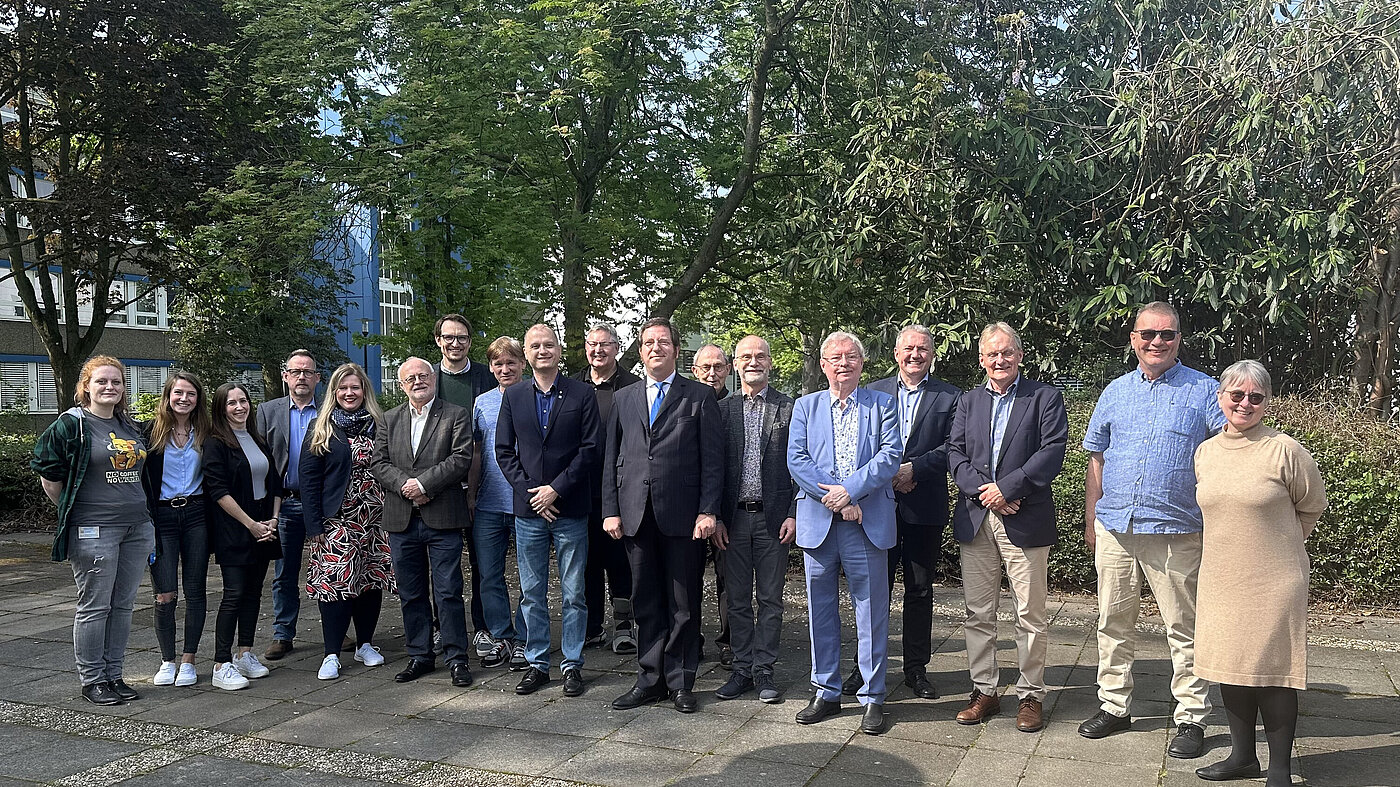 Mitgliederversammlung_Huerth Gruppenbild der anwesenden Mitglieder auf der diesjährigen Mitgliederversammlung. Gruppenbild der anwesenden Mitglieder auf der diesjährigen Mitgliederversammlung.
