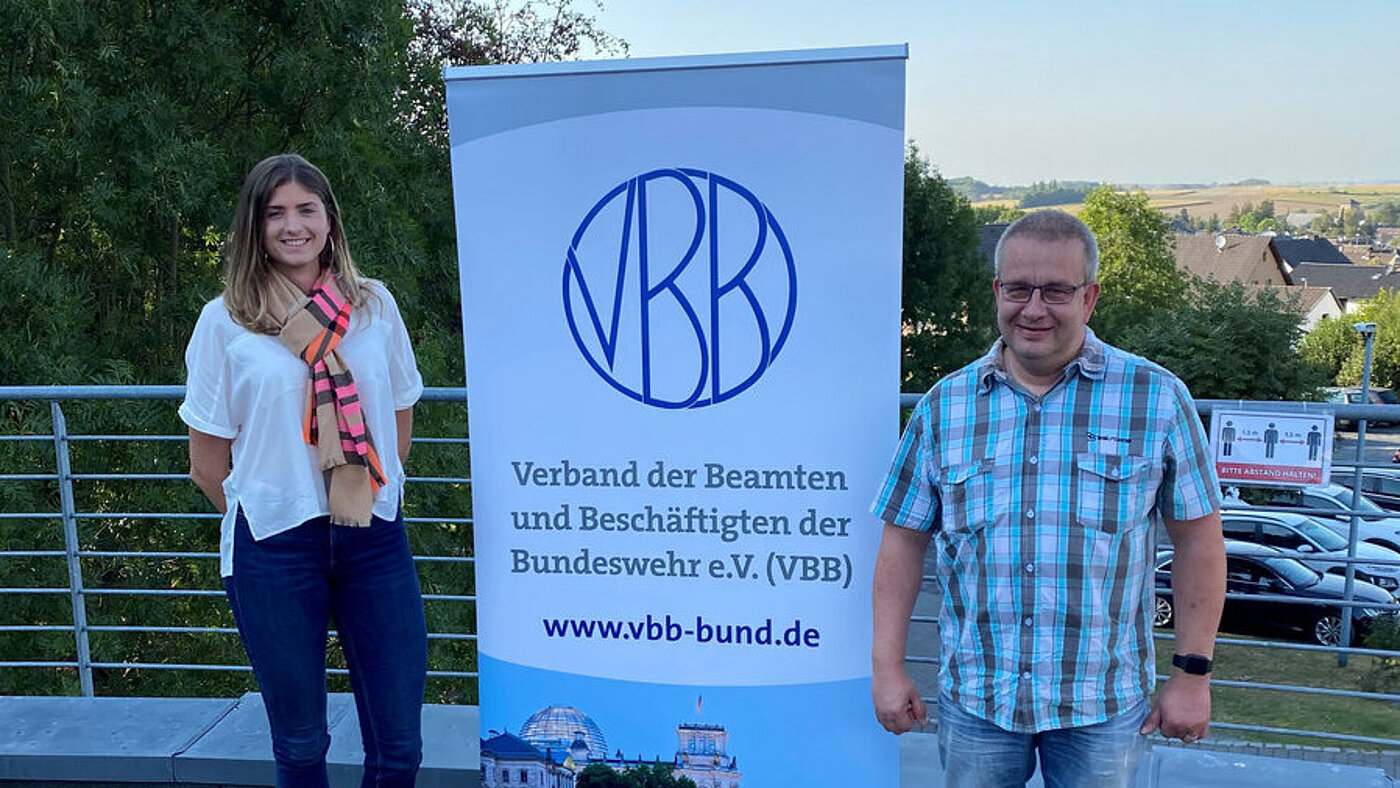 Gründung der Arbeitsgruppe Bundeswehrfeuerwehr (AG BwF) im VBB, 22.09.2020 Die Sprecherin/der Sprecher der AG BwF: Carolin Fix (li) und Carsten Riedel (re) Gründung der Arbeitsgruppe Bundeswehrfeuerwehr (AG BwF) im VBB, 22.09.2020