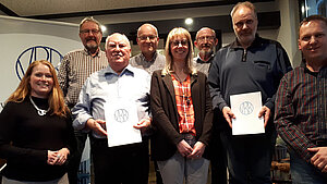 Foto Teilnehmer VBB Mitgliederversammlung StOGrp-Vorstand mit den Geehrten. v.l.n.r.: J. Bischoff, H. Koch, H. Hausmann, E. Menne, S. Itzenhäuser, H. Schmidt, R. Höhle, M. Hold Foto Teilnehmer VBB Mitgliederversammlung