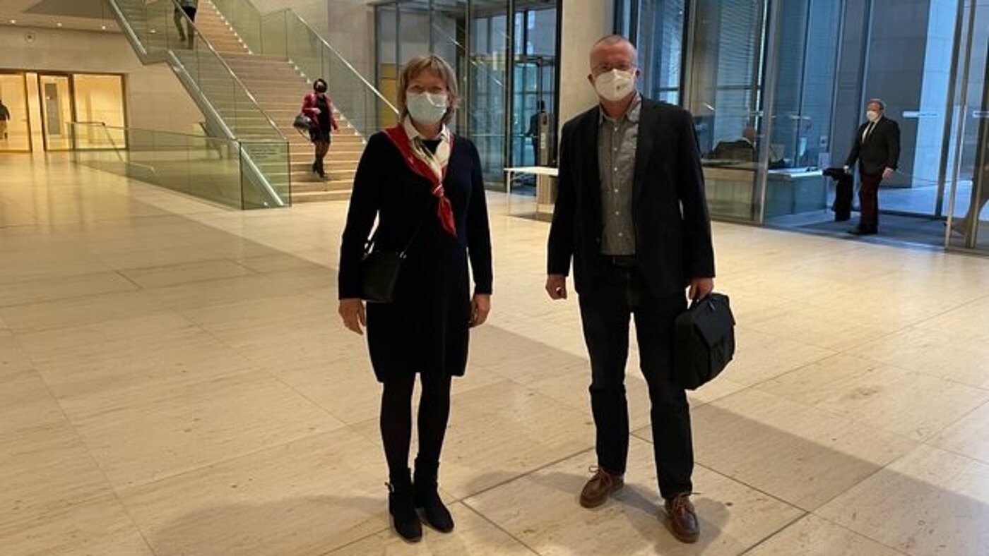 Bundesvorsitzende, Imke v. Bornstaedt-Küpper im Gespräch mit MdB Dr. Kristian Klinck Bundesvorsitzende, Imke v. Bornstaedt-Küpper im Gespräch mit MdB Dr. Kristian Klinck