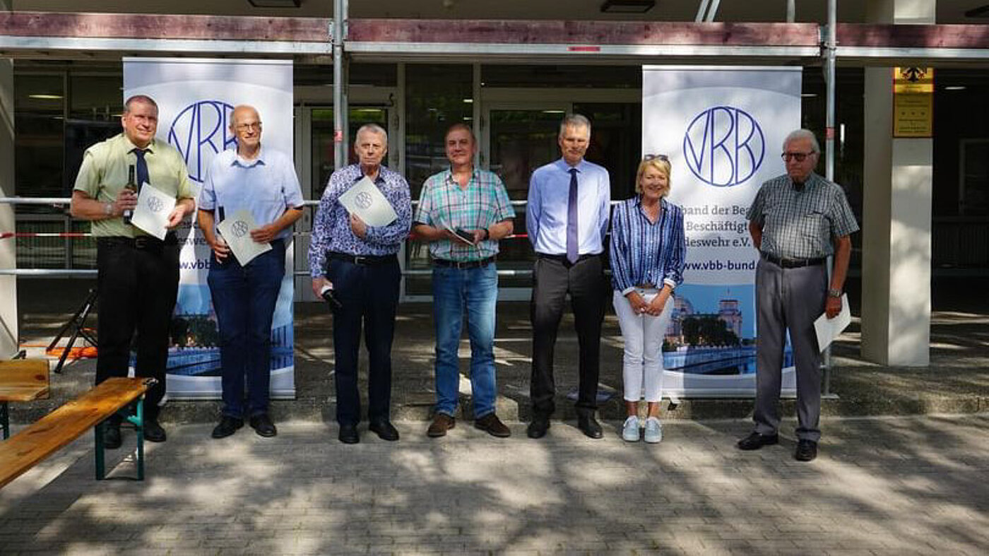 GrillfestMannheim v.l.n.r. AbtDir Thomas Kössel, TROAR Weick, RHS a.D. Heinzjürgen Schubien, RAI a.D. Hans-Dieter Schenk, WissDir Dr. Joachim Kaltwang, ROAR’in Karin Voit und ROAR a.D. Herbert Rösch GrillfestMannheim
