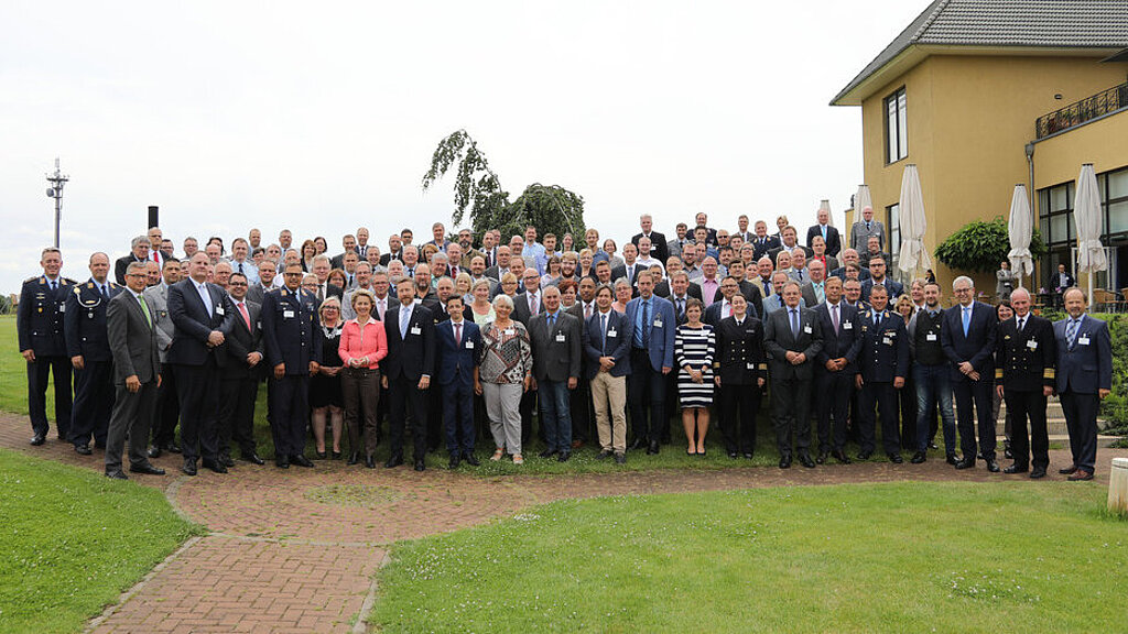 Personalrätetagung 2017 - Gruppenbild mit der Bundesministerin Personalrätetagung 2017 - Gruppenbild mit der Bundesministerin