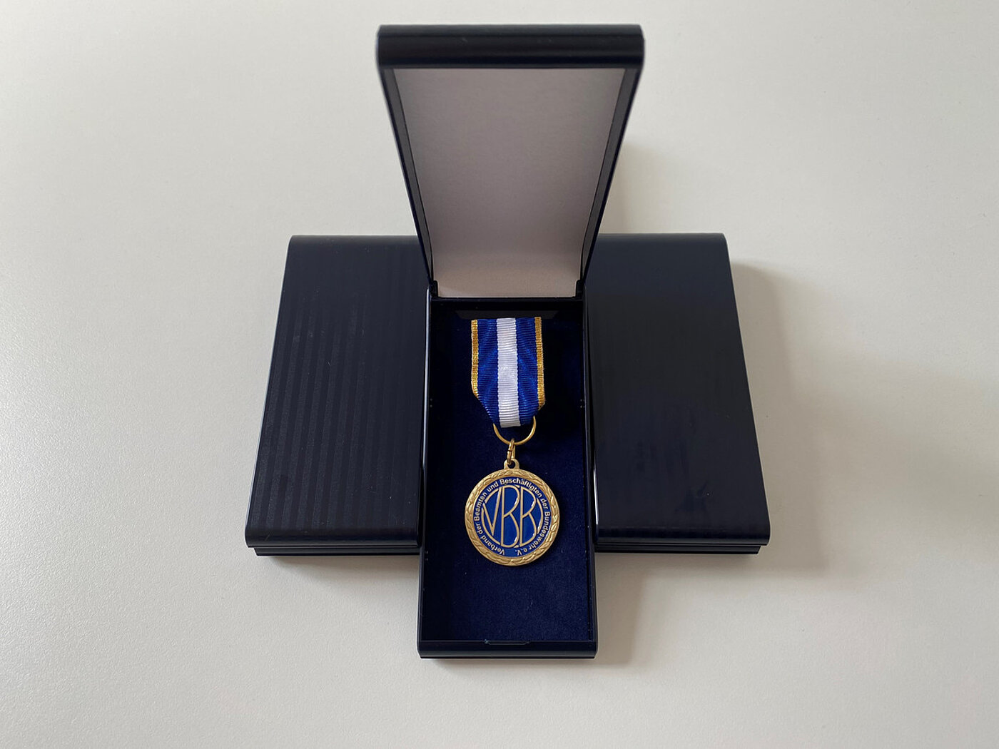 VBB Ehrenzeichen am Bande für 60 Jahre Mitgliedschaft VBB Ehrenzeichen am Bande für 60 Jahre Mitgliedschaft