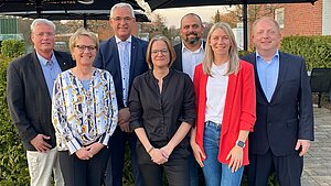 Standortgruppe_Muenster_Vorstand v.l. Bereichsvorsitzender Michael Meister, Cornelia Mähner, Sarah Fink, Julian Czayka, Laura Panchyrz, Torsten Üffing (Bereichsvorsitzender mit dem neu gewählten Vorstand der Standortgruppe Münster)
Standortgruppe_Muenster_Vorstand