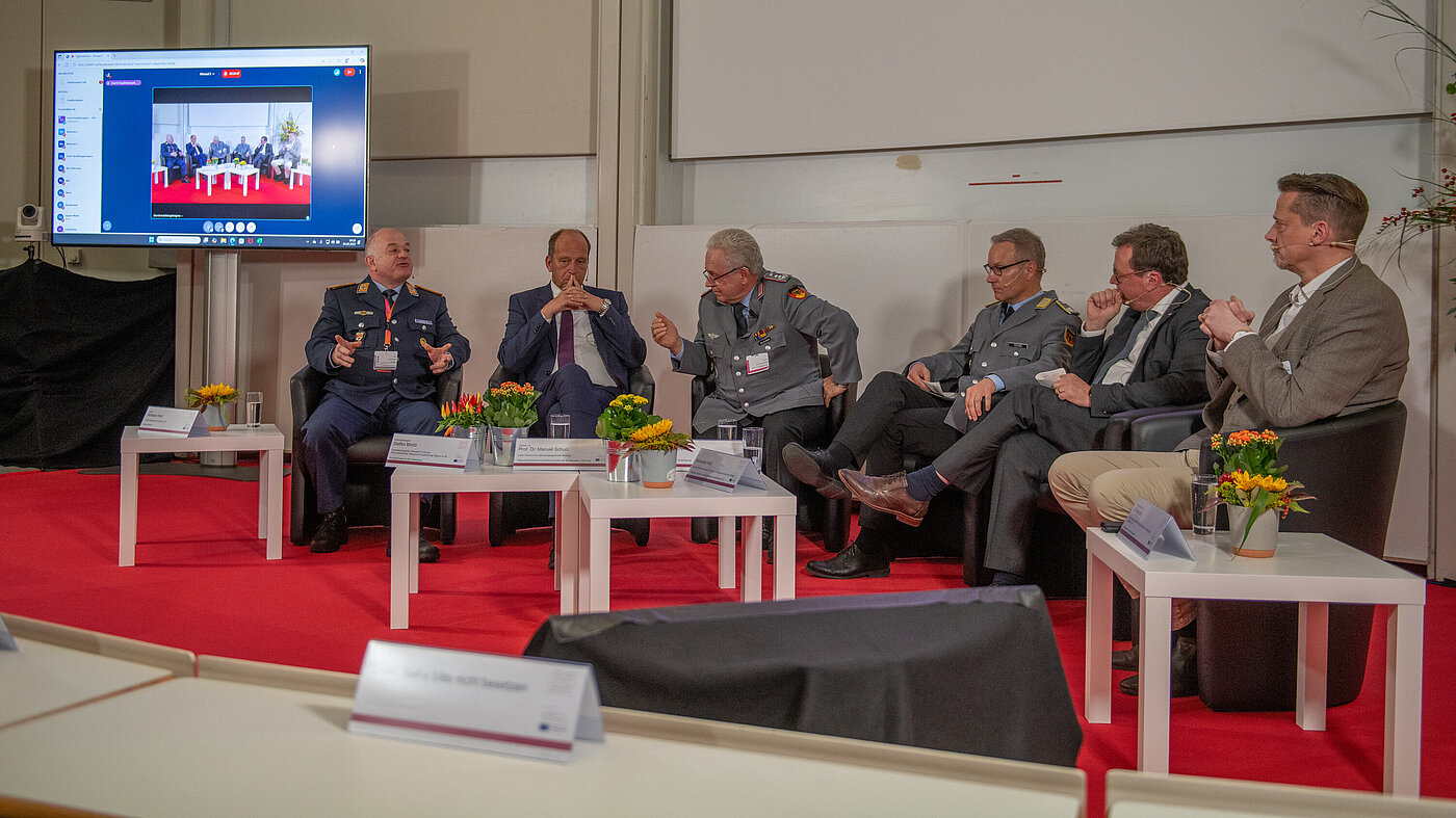 Hamburg
Helmut-Schmidt-Universität der Bundeswehr
HSU Hamburg
(Aus) Bildungskongress der Bundeswehr 2025