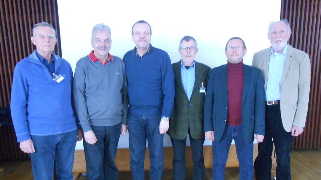 Die Ehemaligen des BAWV jetzt BAIUDBw Die Ehemaligen des BAWV jetzt BAIUDBw v.l.n.r.:
Klaus Struwe, Torsten Sagner, Matthias Leckel, Manfred Schenke, Winfried Kappler, Gunnar Seikowsky Die Ehemaligen des BAWV jetzt BAIUDBw