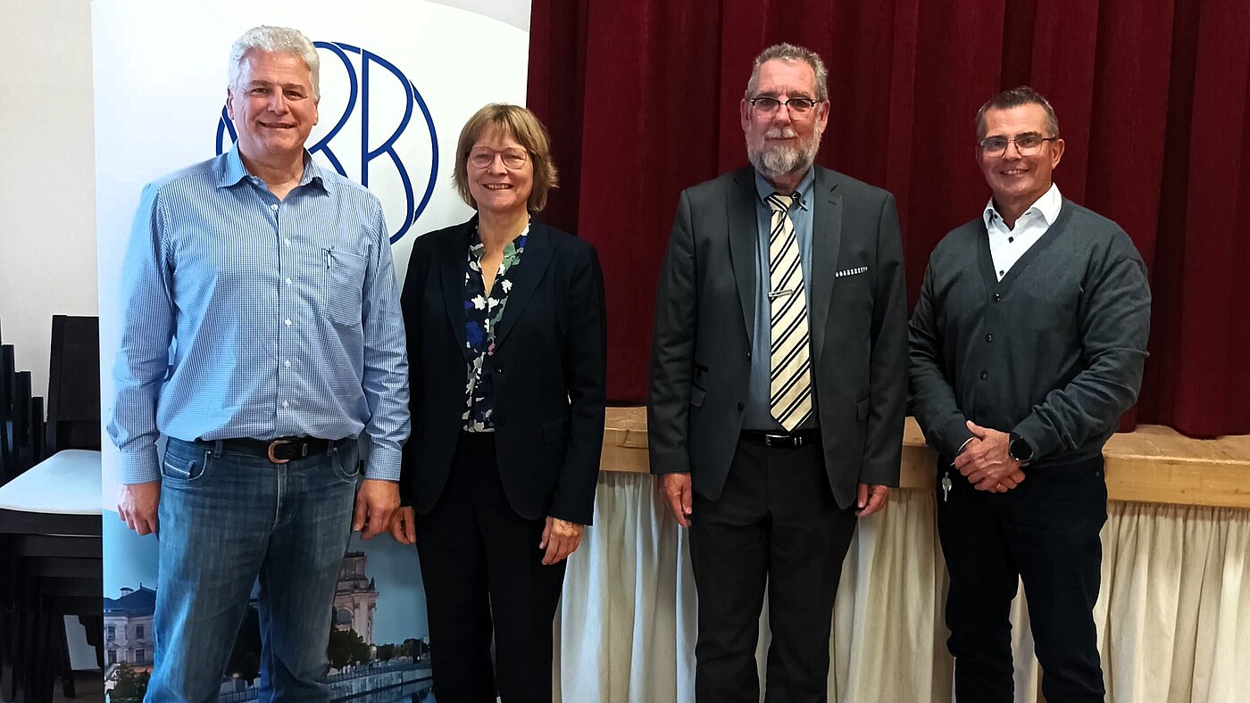 von links: Hr. Madersbacher, StoGrp Vorsitzender LL/Lechfeld; Frau von Bornstaedt – Küpper, Bundesvorsitzende; Hr. Brickl, neuer Leiter BwDLZ Landsberg; Hr. Breunig, VBB Landesvorsitzender Bayern (von links: Hr. Madersbacher, StoGrp Vorsitzender LL/Lechfeld; Frau von Bornstaedt – Küpper, Bundesvorsitzende; Hr. Brickl, neuer Leiter BwDLZ Landsberg; Hr. Breunig, VBB Landesvorsitzender Bayern)