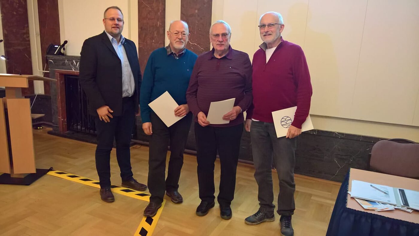 Mitgliederversammlung der StOGr. Ostsachsen v.l.n.r.: RAI Torsten Friedrich, RAmtm a.D. Joachim Gähler, RHS a.D. Eberhard Zühlke, ROAR a.D. Bernd Häntzschel Mitgliederversammlung der StOGr. Ostsachsen