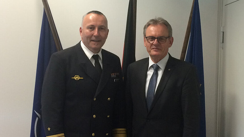 Erstes Gespräch zwischen dem VBB-Bundesvorsitzenden, Wolfram Kamm und dem Abteilungleiter Ausrüstung, Vizeadmiral Carsten Stawitzski Erstes Gespräch zwischen dem VBB-Bundesvorsitzenden, Wolfram Kamm und dem Abteilungleiter Ausrüstung, Vizeadmiral Carsten Stawitzski