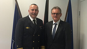 Erstes Gespräch zwischen dem VBB-Bundesvorsitzenden, Wolfram Kamm und dem Abteilungleiter Ausrüstung, Vizeadmiral Carsten Stawitzski Erstes Gespräch zwischen dem VBB-Bundesvorsitzenden, Wolfram Kamm und dem Abteilungleiter Ausrüstung, Vizeadmiral Carsten Stawitzski