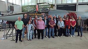 Besuch bei der WTD 61 Teilnehmer des Ausflugs der VBB-StoGrp Stetten a.kM. vor einem Starfighter F-104 Besuch bei der WTD 61